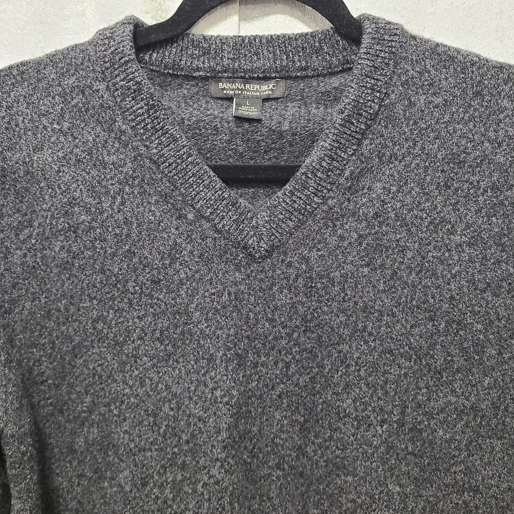Banana Republic Extra Fine‎ Merino Wool Charcoal V-Neck Sweater L